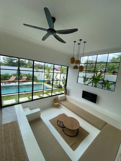 Allure Villa Cempaka Private Pool クアンタン エクステリア 写真