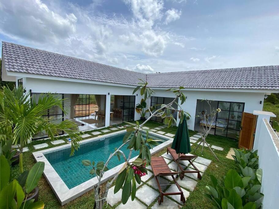Allure Villa Cempaka Private Pool クアンタン エクステリア 写真